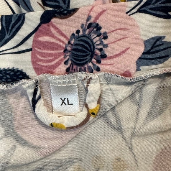 Milkmaid Goods Robe - Picture 5 of 12